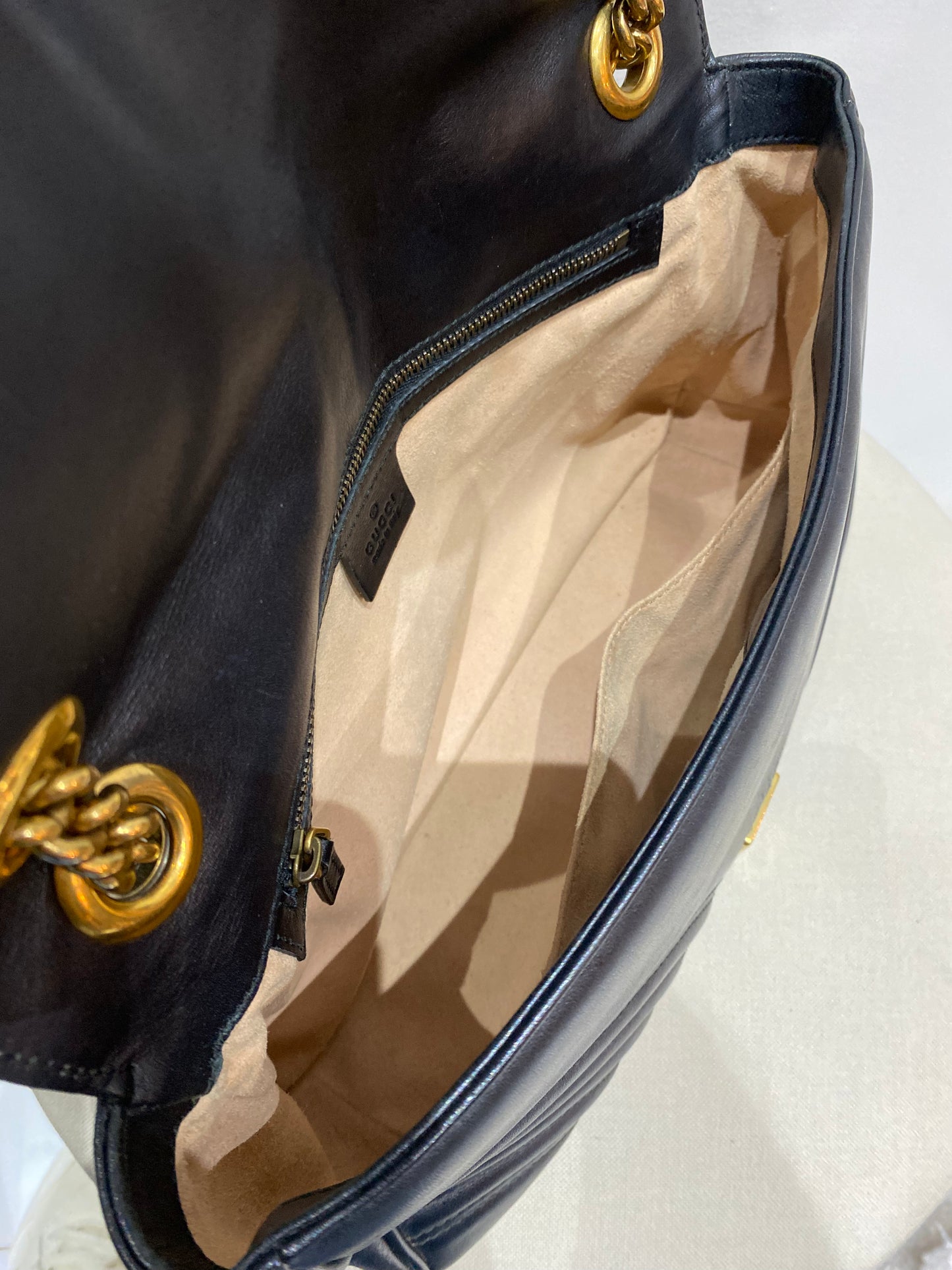 Gucci GG Marmont Flap Medium Matelassé Shoulder Bag in Black