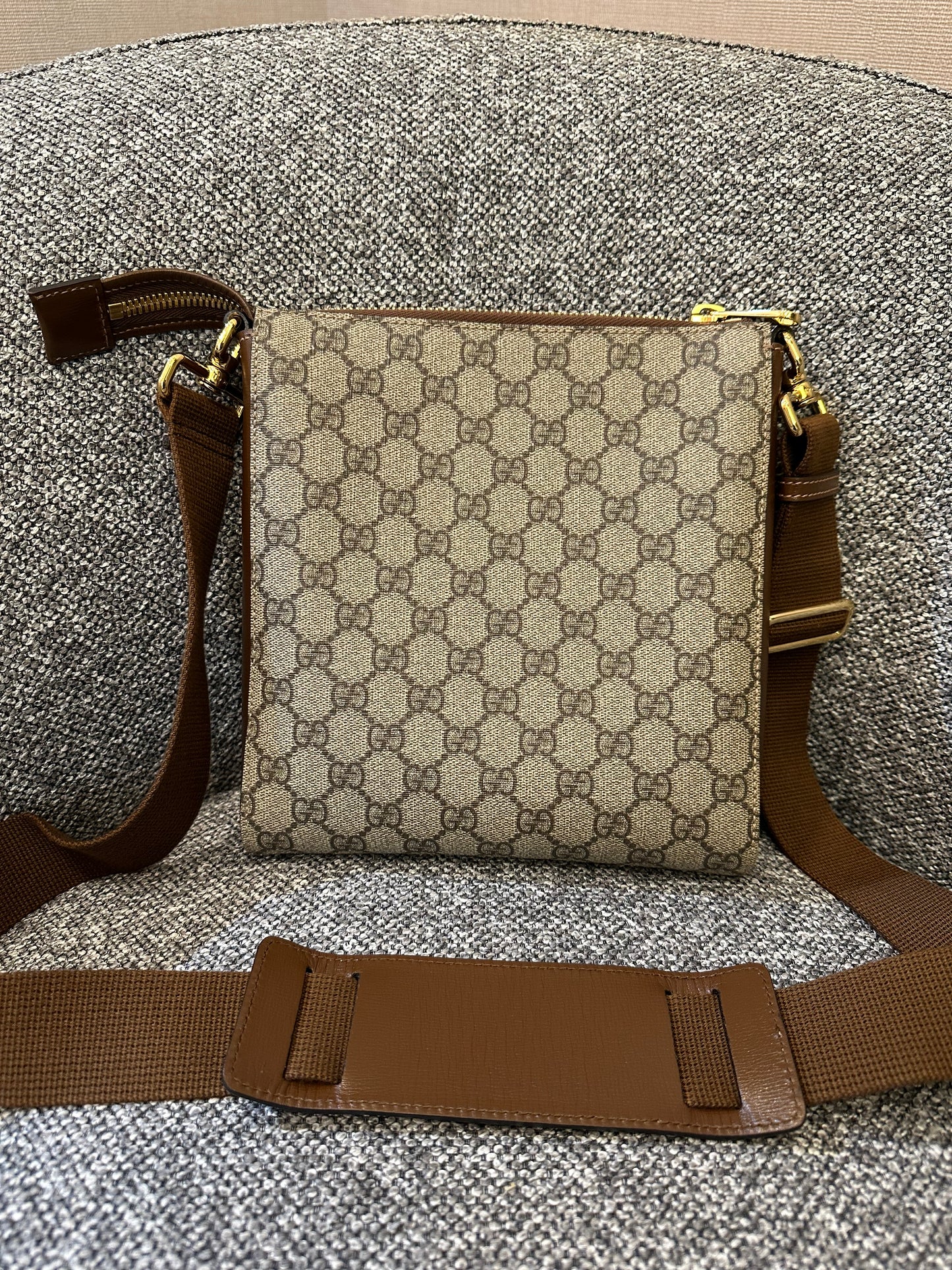Gucci Interlocking G Messenger Bag in Beige and Ebony