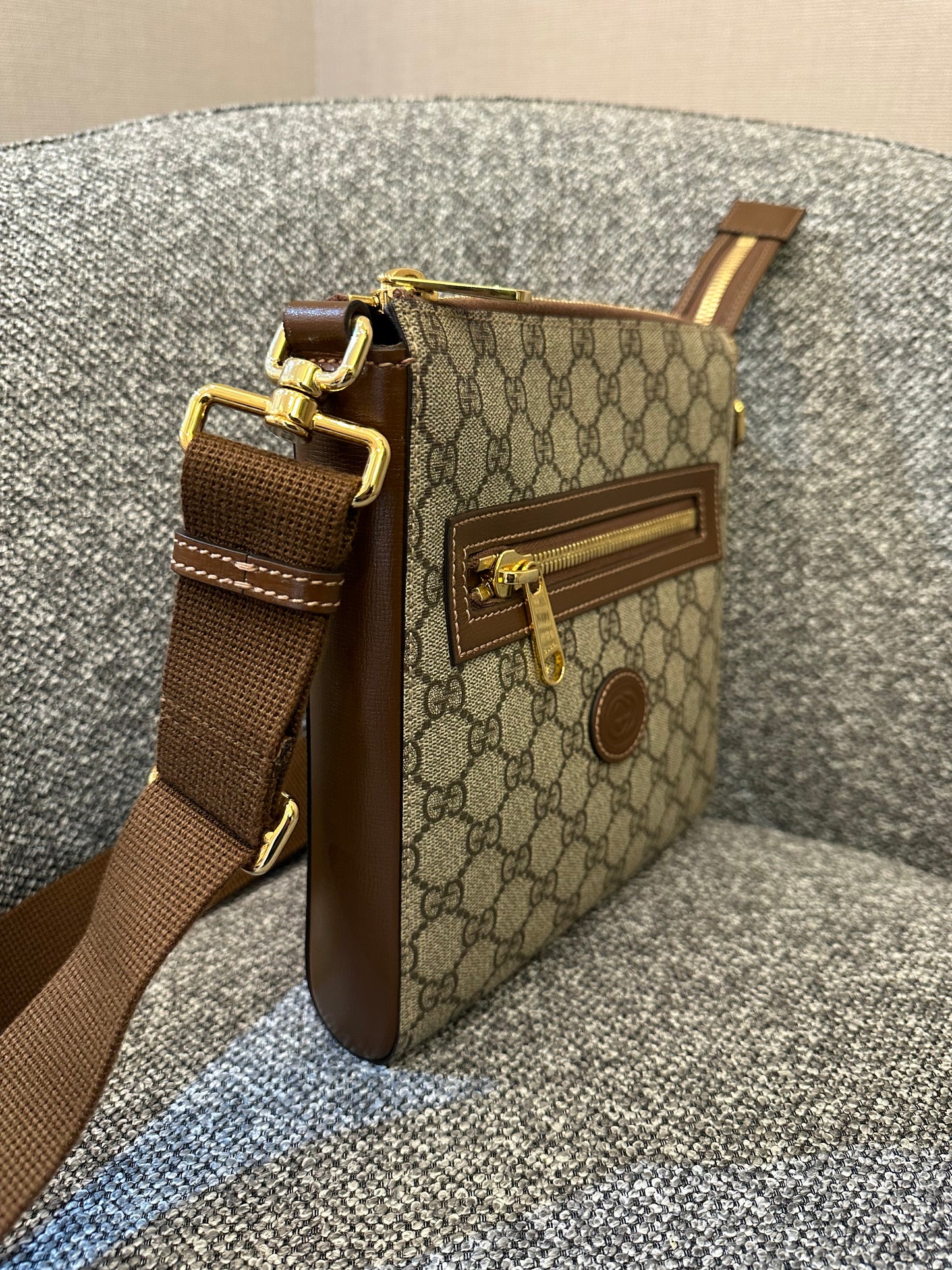 Gucci Interlocking G Messenger Bag in Beige and Ebony
