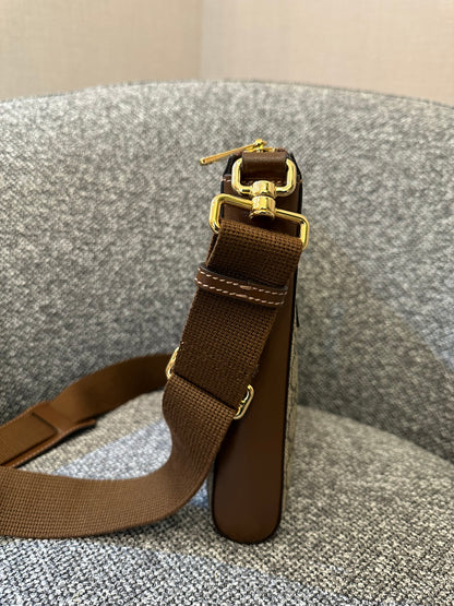 Gucci Interlocking G Messenger Bag in Beige and Ebony