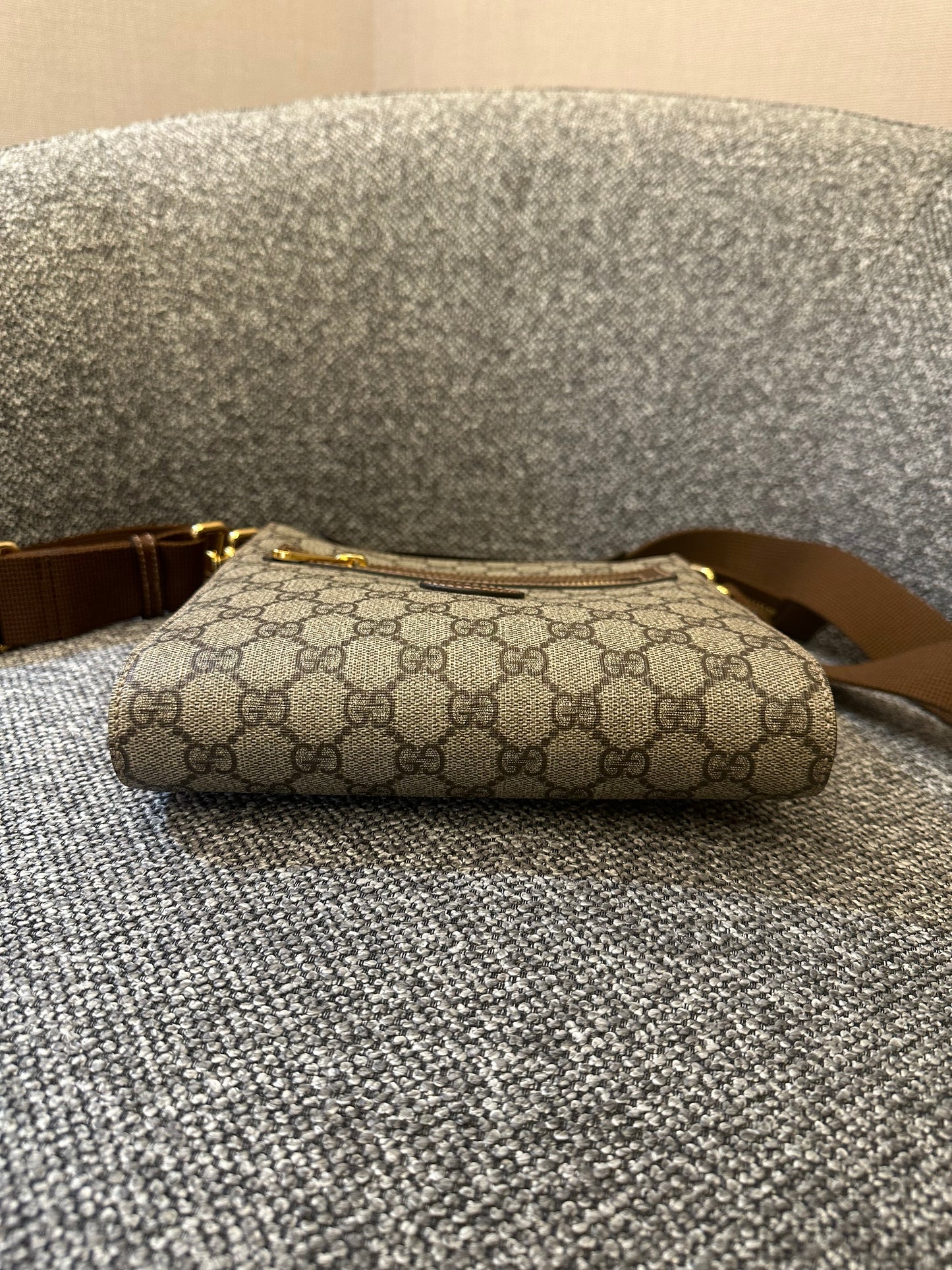 Gucci Interlocking G Messenger Bag in Beige and Ebony