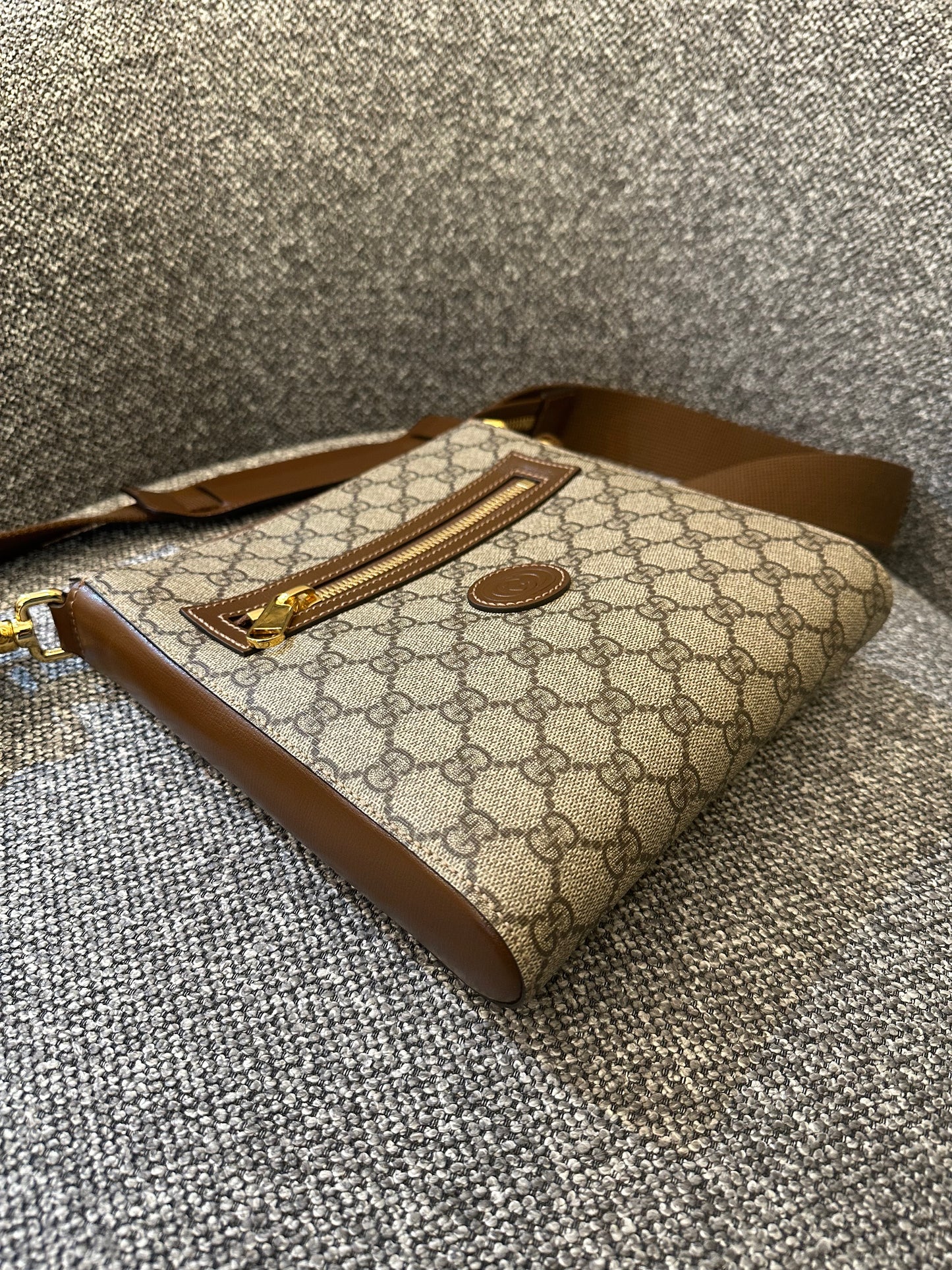 Gucci Interlocking G Messenger Bag in Beige and Ebony
