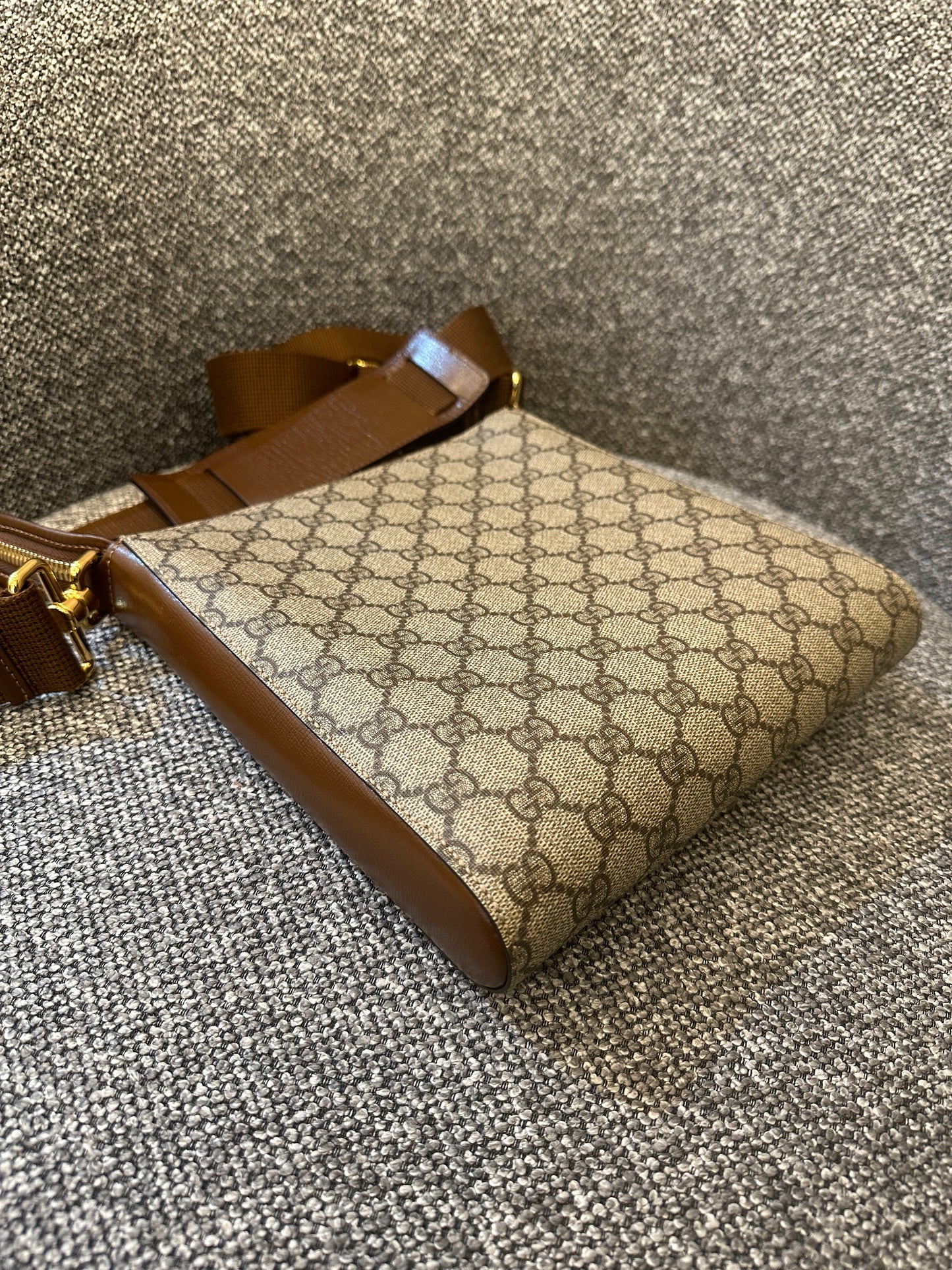 Gucci Interlocking G Messenger Bag in Beige and Ebony