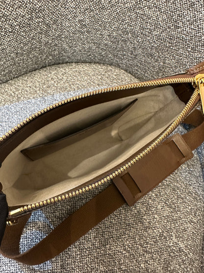 Gucci Interlocking G Messenger Bag in Beige and Ebony