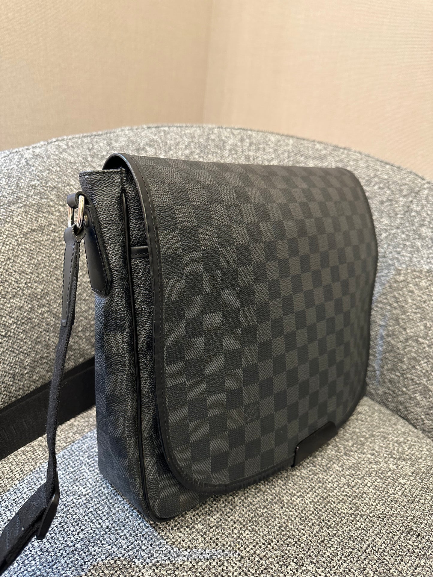 Louis Vuitton Damier Graphite Daniel Messenger Bag