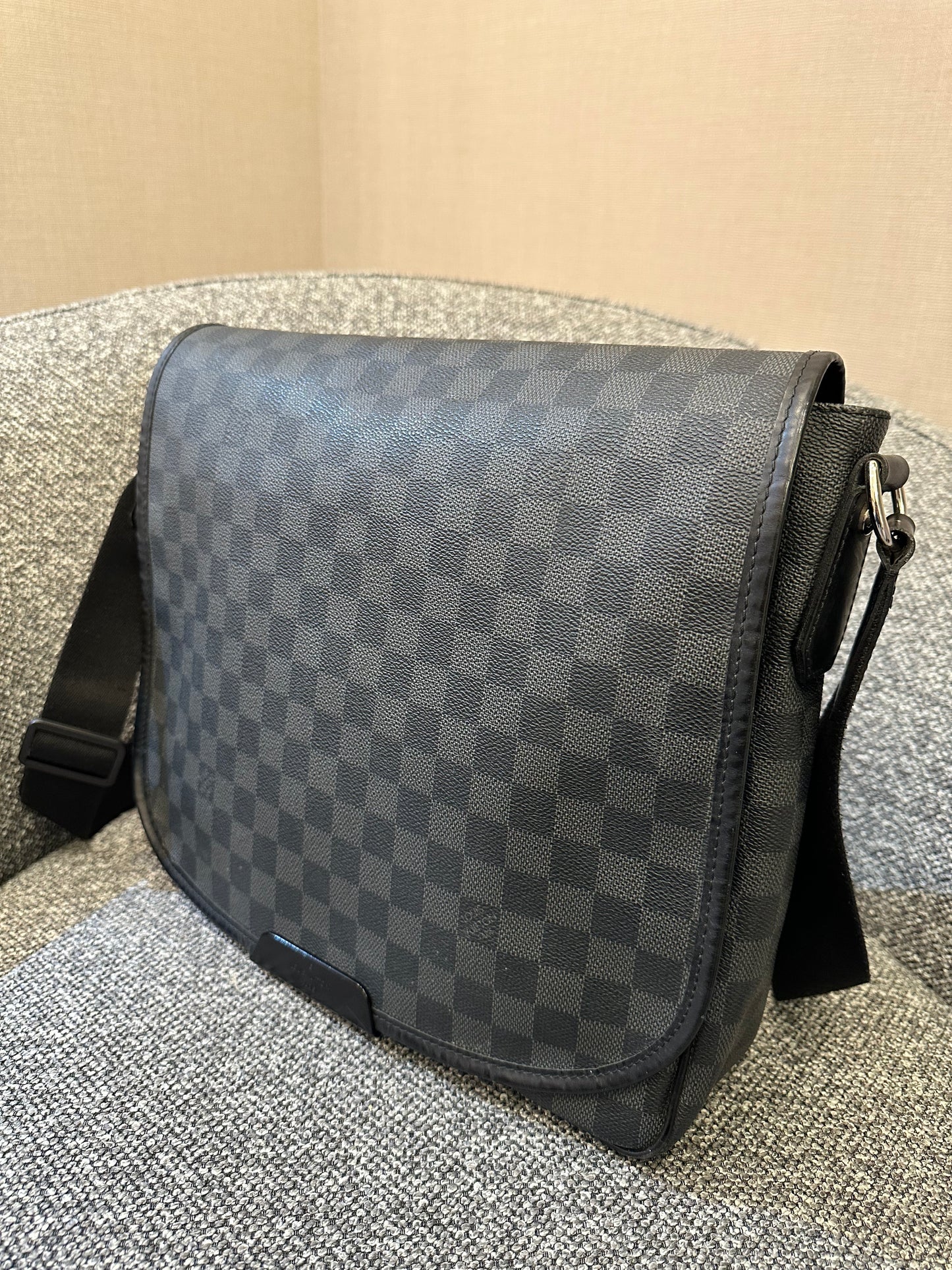 Louis Vuitton Damier Graphite Daniel Messenger Bag
