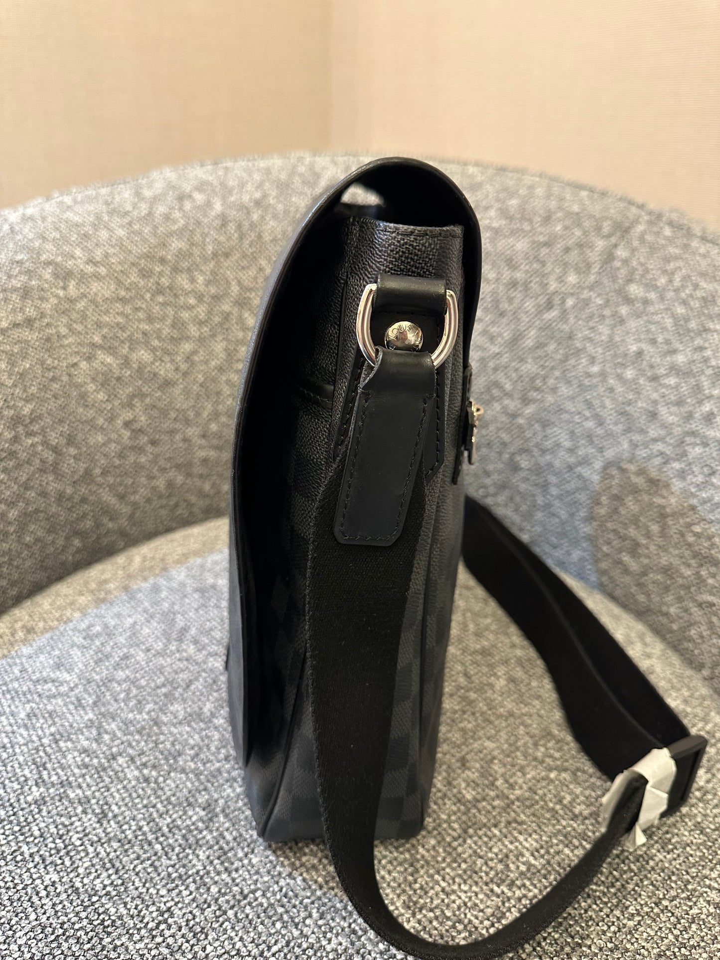 Louis Vuitton Damier Graphite Daniel Messenger Bag