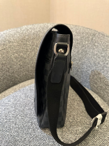Louis Vuitton Damier Graphite Daniel Messenger Bag