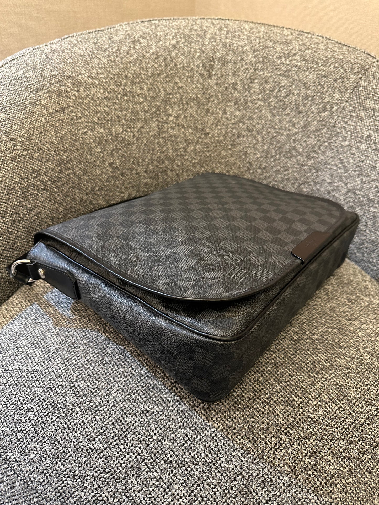 Louis Vuitton Damier Graphite Daniel Messenger Bag