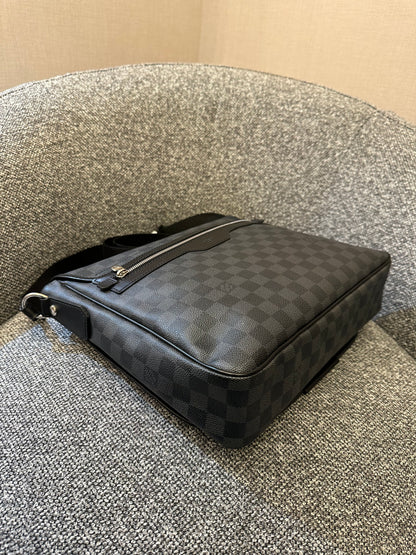 Louis Vuitton Damier Graphite Daniel Messenger Bag