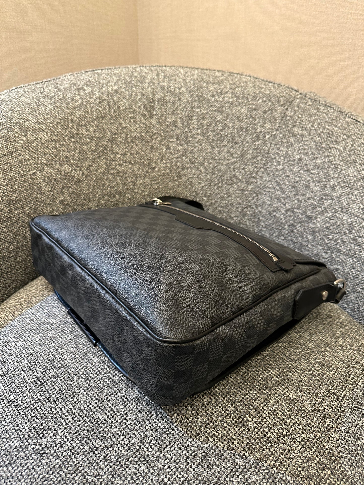 Louis Vuitton Damier Graphite Daniel Messenger Bag