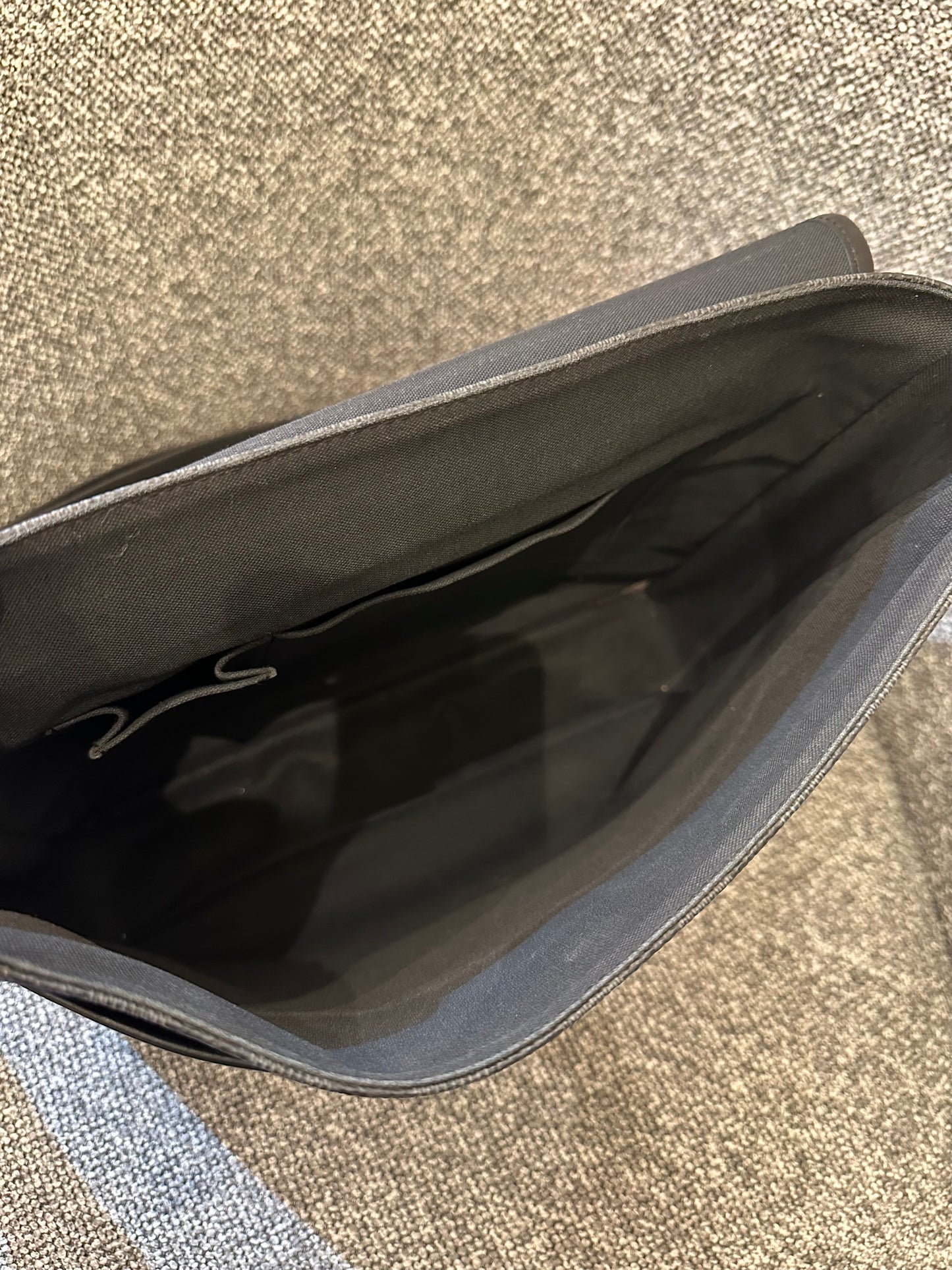 Louis Vuitton Damier Graphite Daniel Messenger Bag