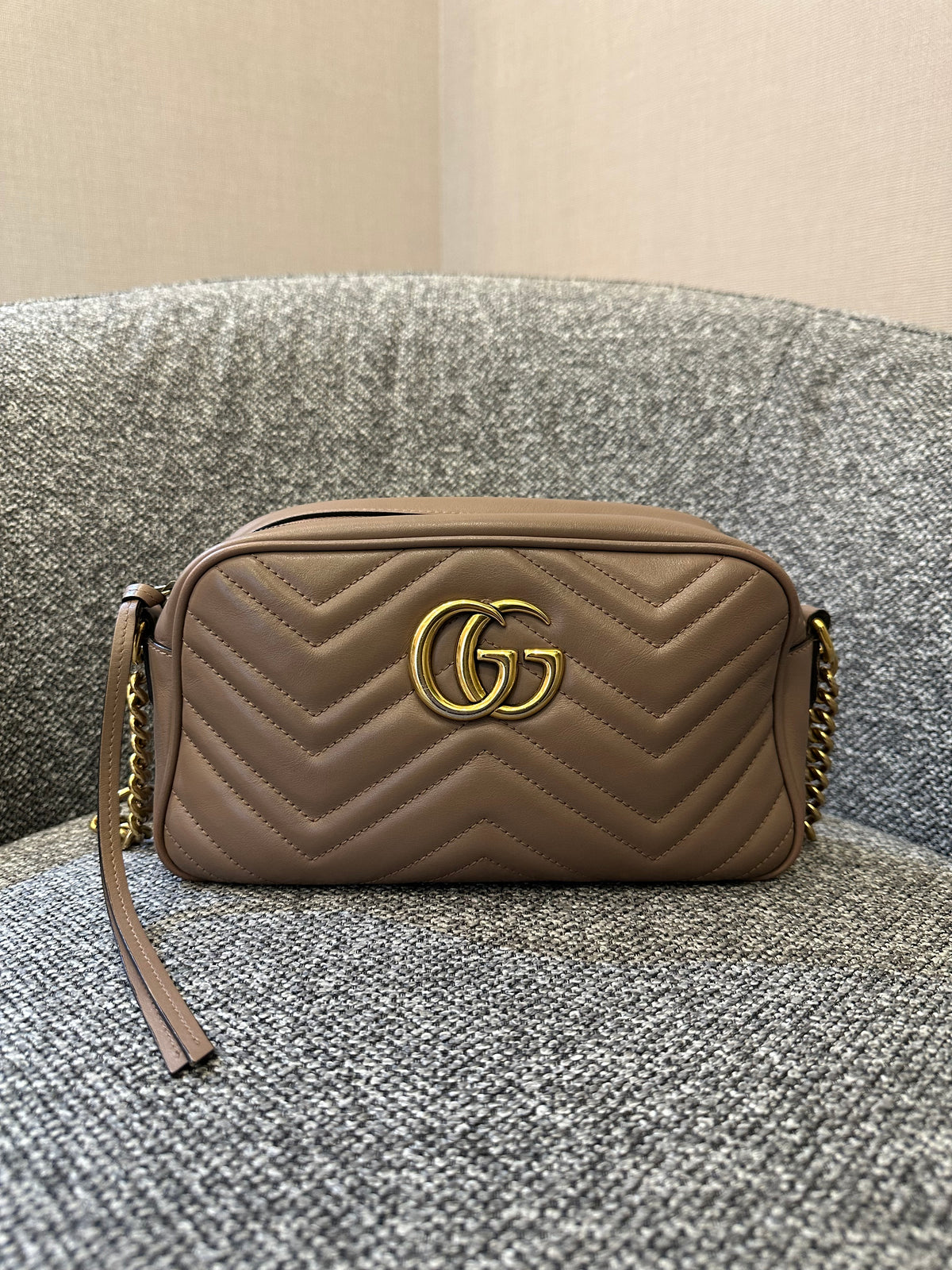 Gucci GG Marmont Small Camera Bag in Dusty Pink Quilted Leather