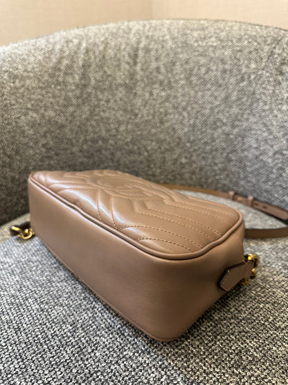 Gucci GG Marmont Small Camera Bag in Dusty Pink Quilted Leather