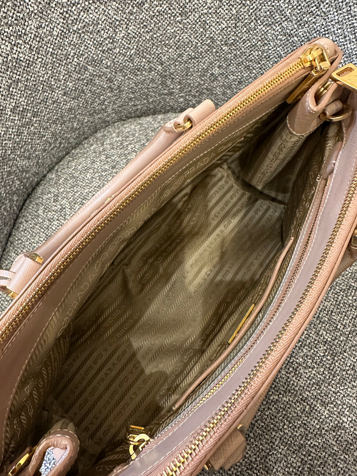 Prada Saffiano Lux Galleria Double Zip Handbag in Light Pink