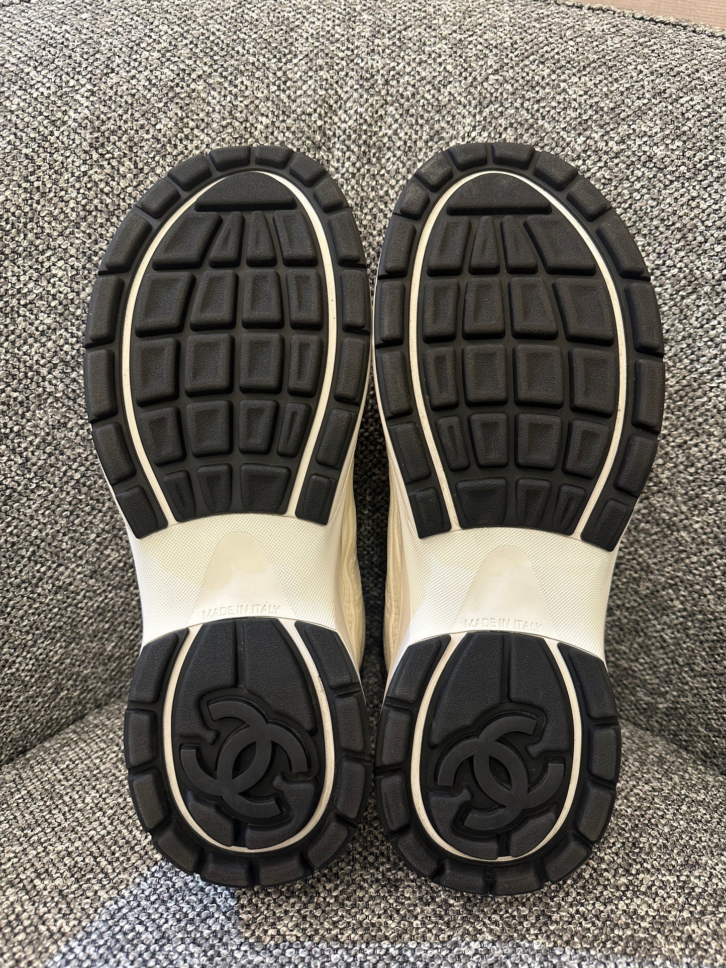 Chanel 24s Sneakers in White Fabric and Leather