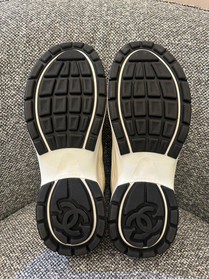 Chanel 24s Sneakers in White Fabric and Leather