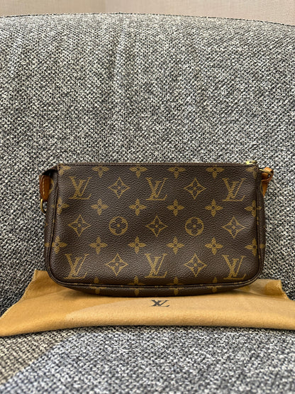 Louis Vuitton Pochette Accessoires in Monogram Canvas