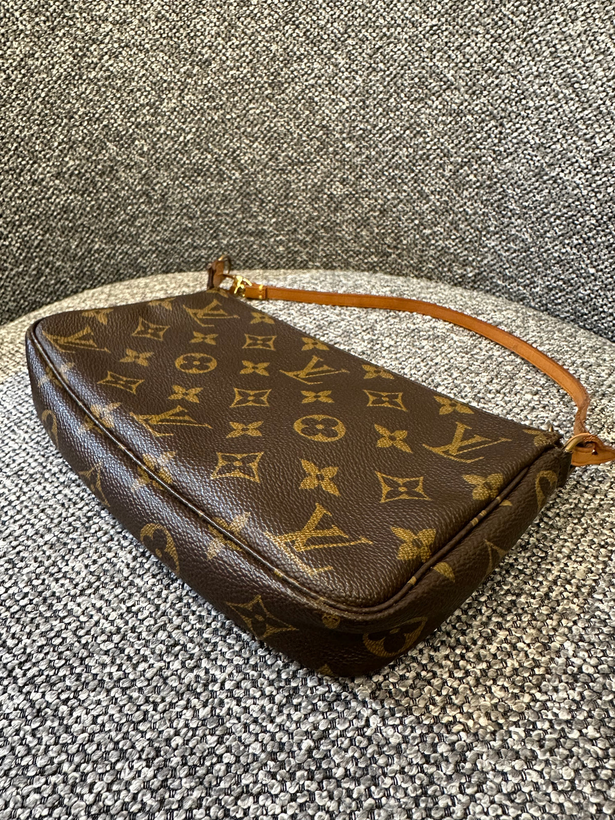 Louis Vuitton Pochette Accessoires in Monogram Canvas