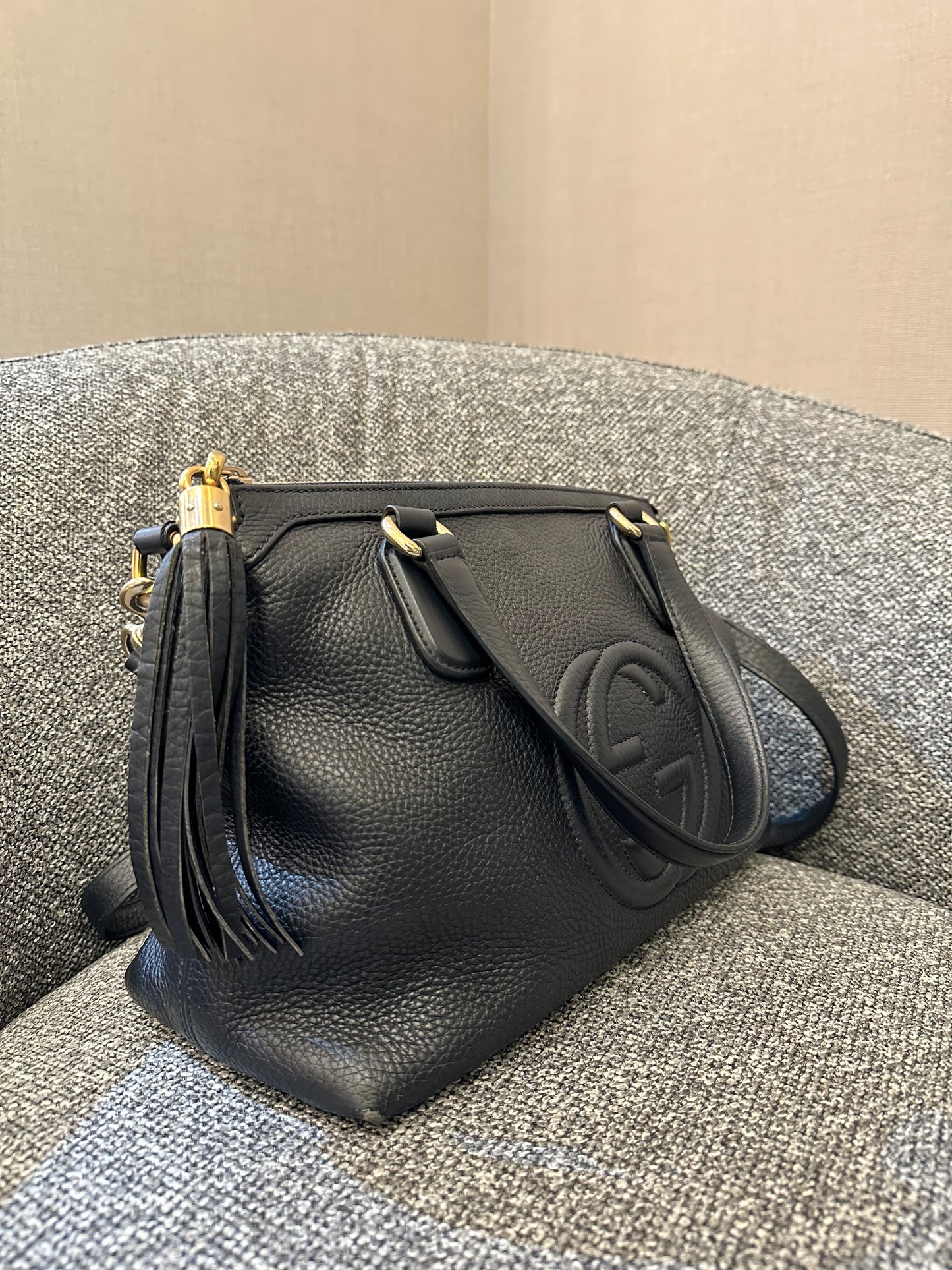 Gucci Soho Top Handle Bag in Black Grained Leather