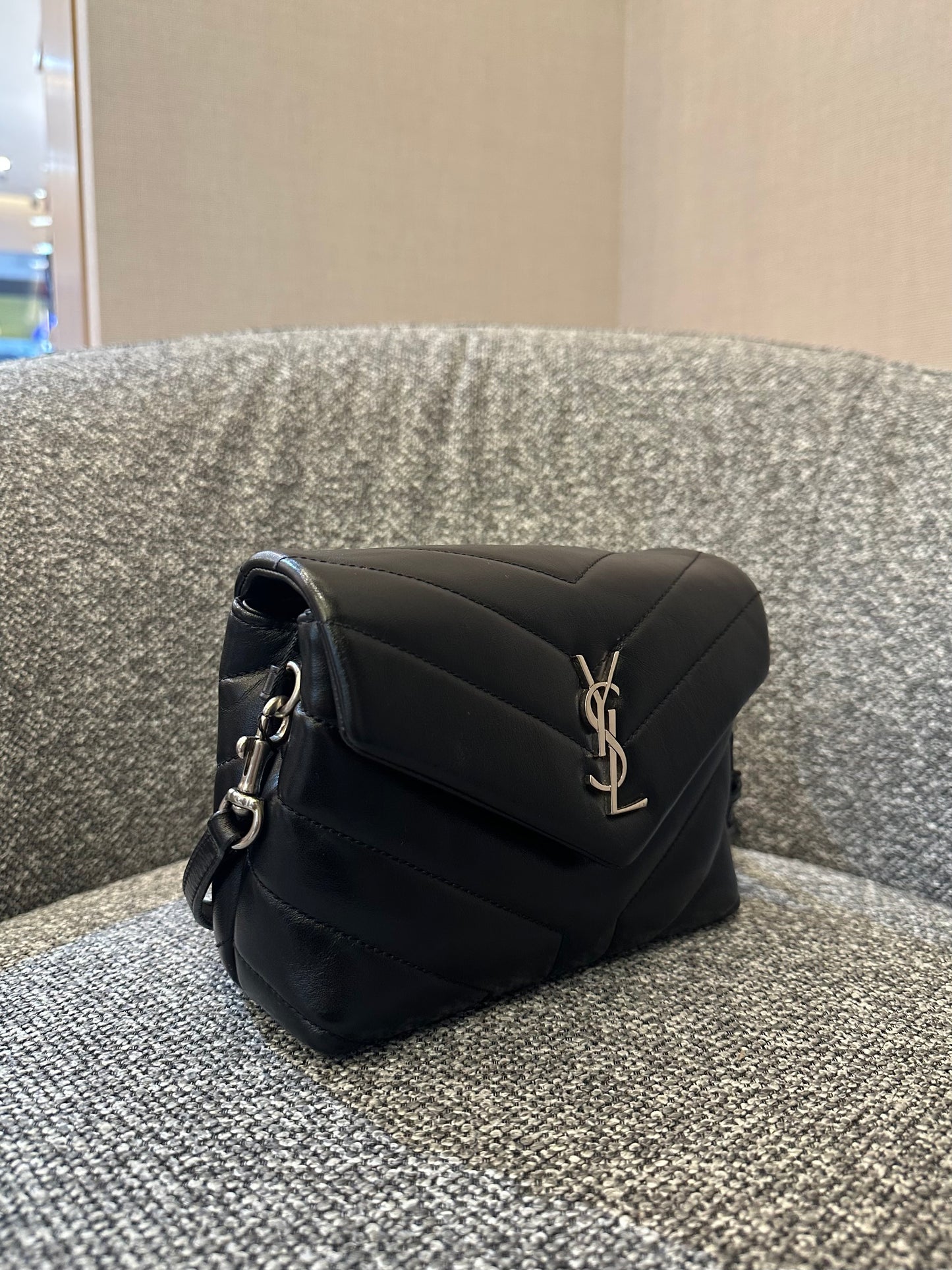 Yves Saint Laurent Toy Loulou Shoulder Bag in Black Quilted Leather