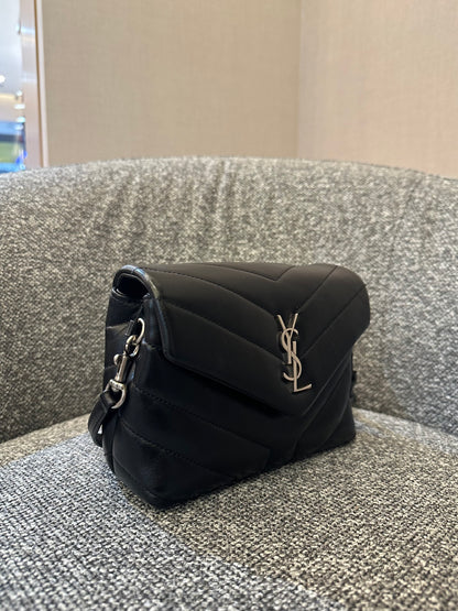 Yves Saint Laurent Toy Loulou Shoulder Bag in Black Quilted Leather