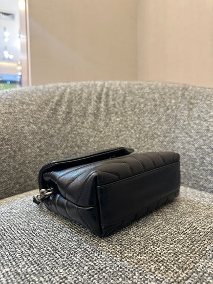 Yves Saint Laurent Toy Loulou Shoulder Bag in Black Quilted Leather