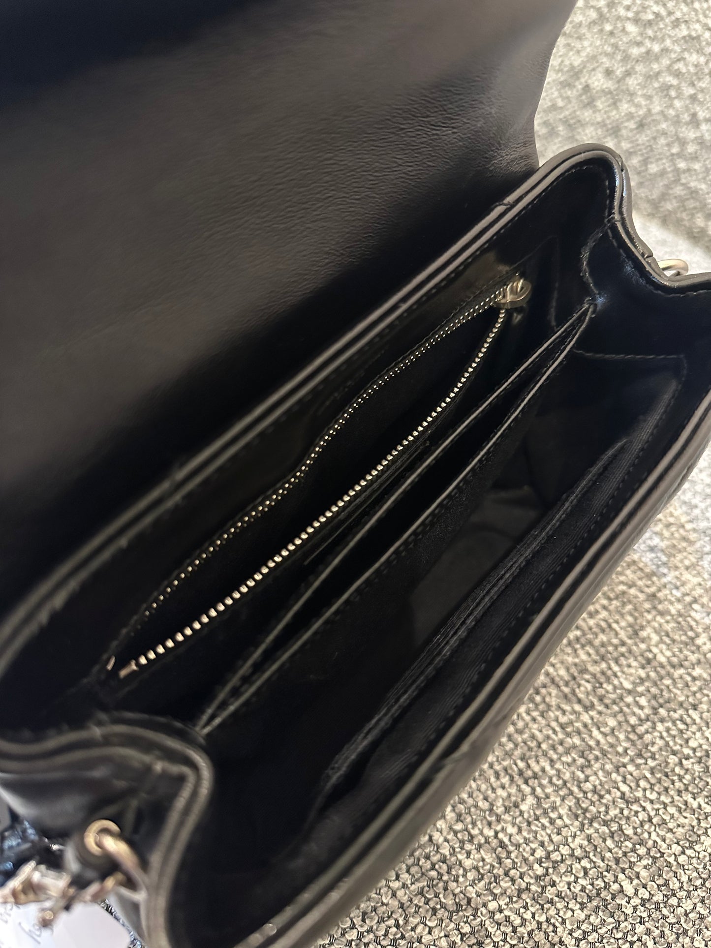 Yves Saint Laurent Toy Loulou Shoulder Bag in Black Quilted Leather