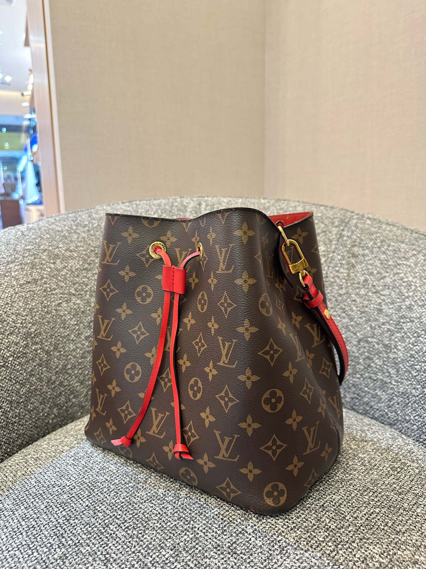 Louis Vuitton NeoNoe MM Bucket Bag in Monogram Canvas with Red Coquelicots Leather Trim