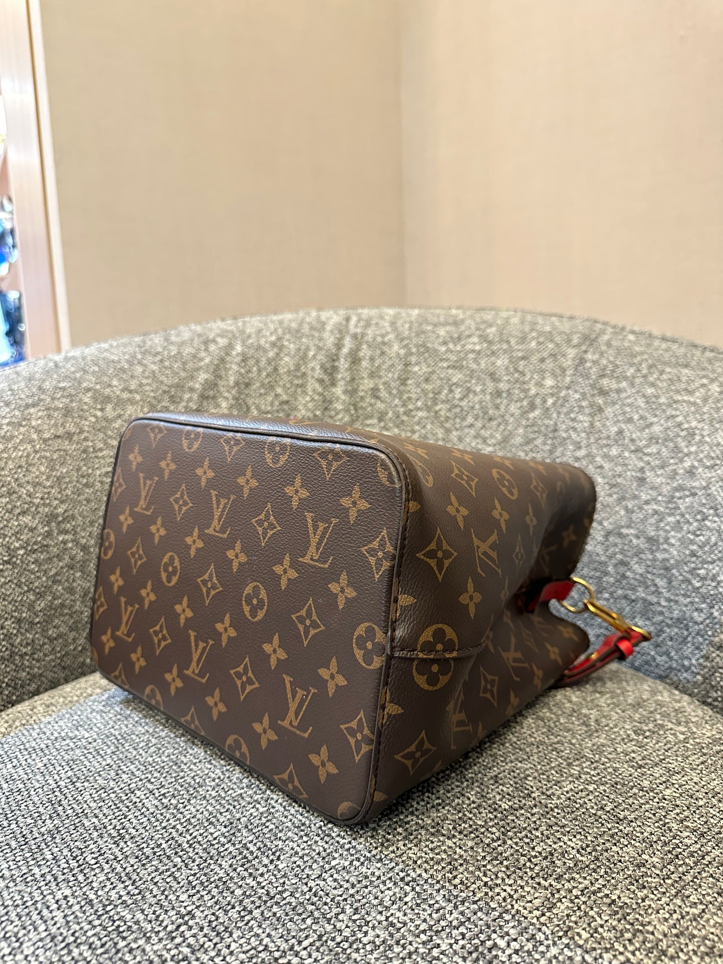Louis Vuitton NeoNoe MM Bucket Bag in Monogram Canvas with Red Coquelicots Leather Trim