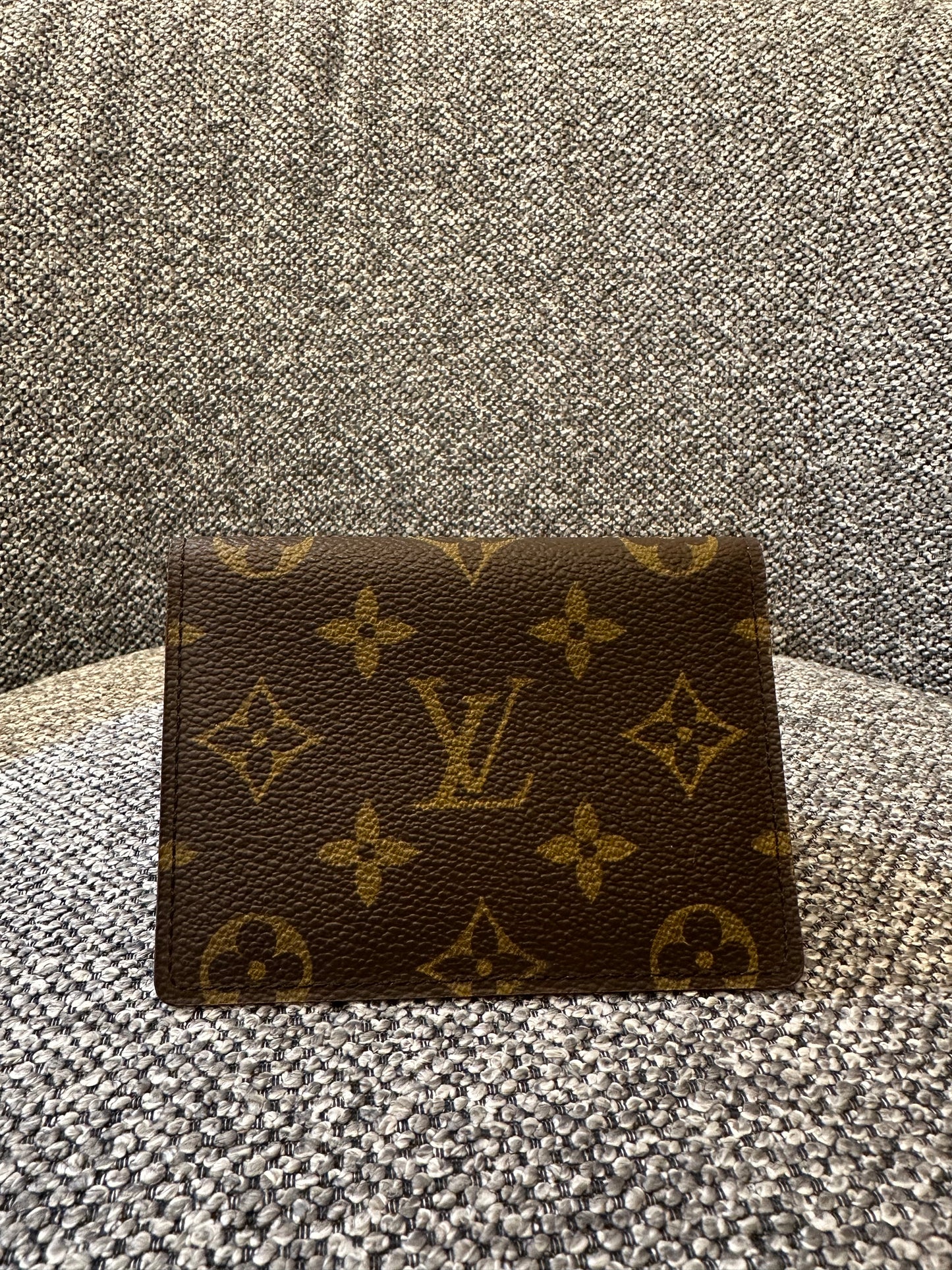 Louis Vuitton Enveloppe Carte De Viste Card Halder in Classic Monogram Canvas