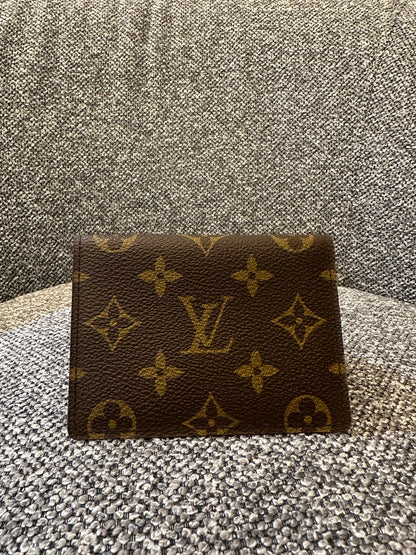 Louis Vuitton Enveloppe Carte De Viste Card Halder in Classic Monogram Canvas