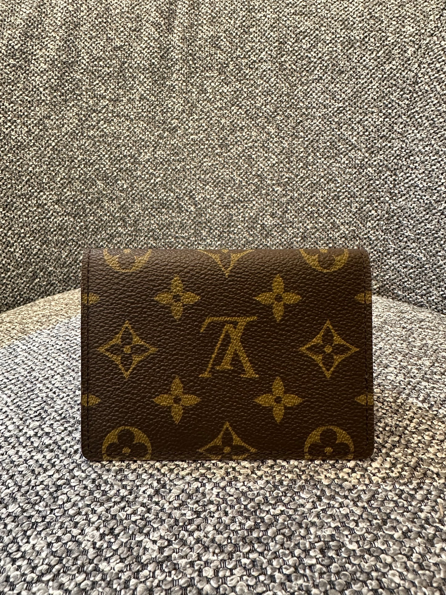 Louis Vuitton Enveloppe Carte De Viste Card Halder in Classic Monogram Canvas