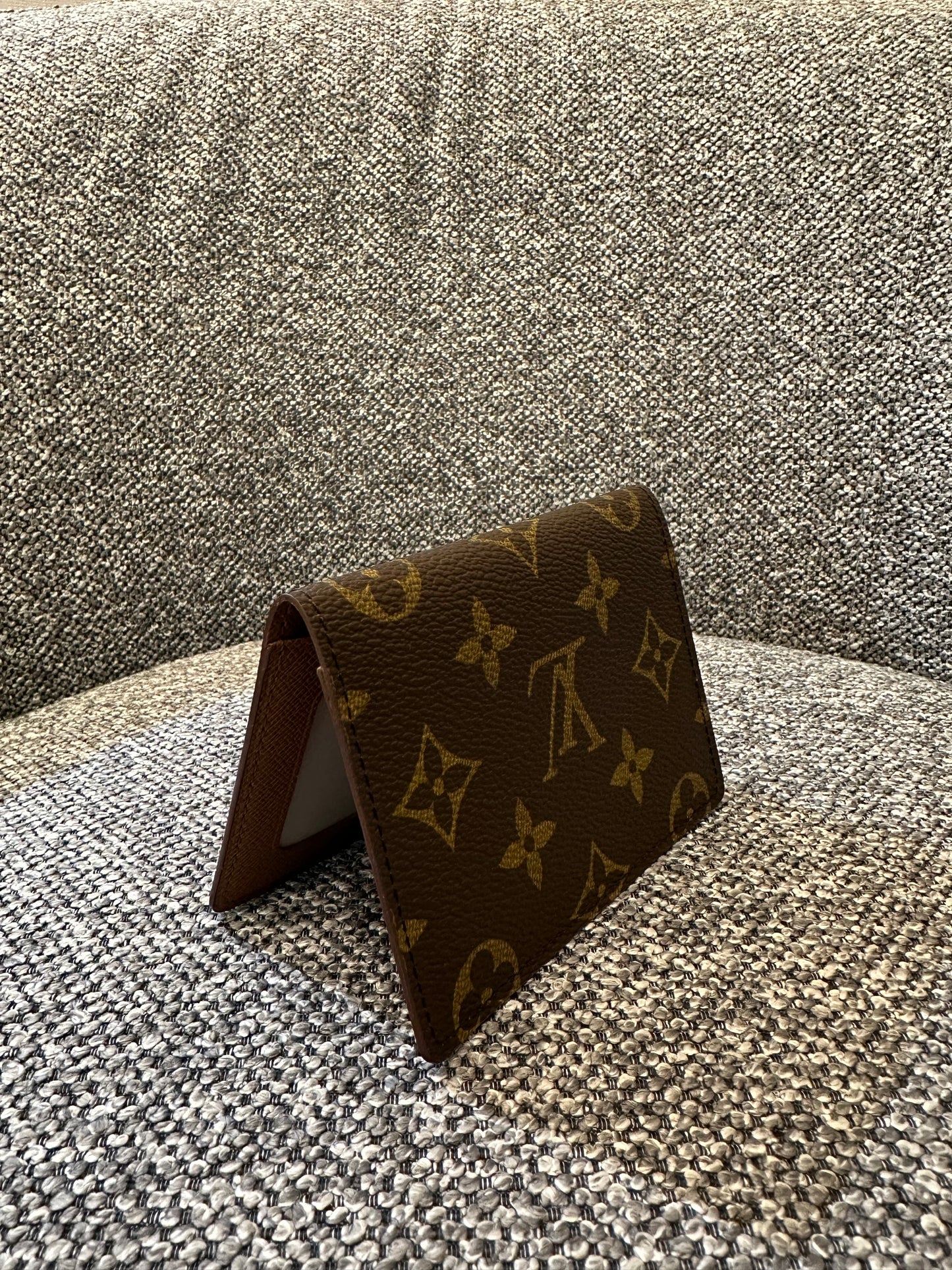 Louis Vuitton Enveloppe Carte De Viste Card Halder in Classic Monogram Canvas