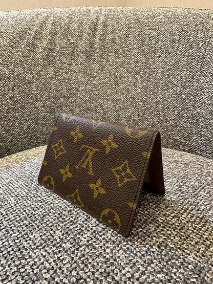 Louis Vuitton Enveloppe Carte De Viste Card Halder in Classic Monogram Canvas