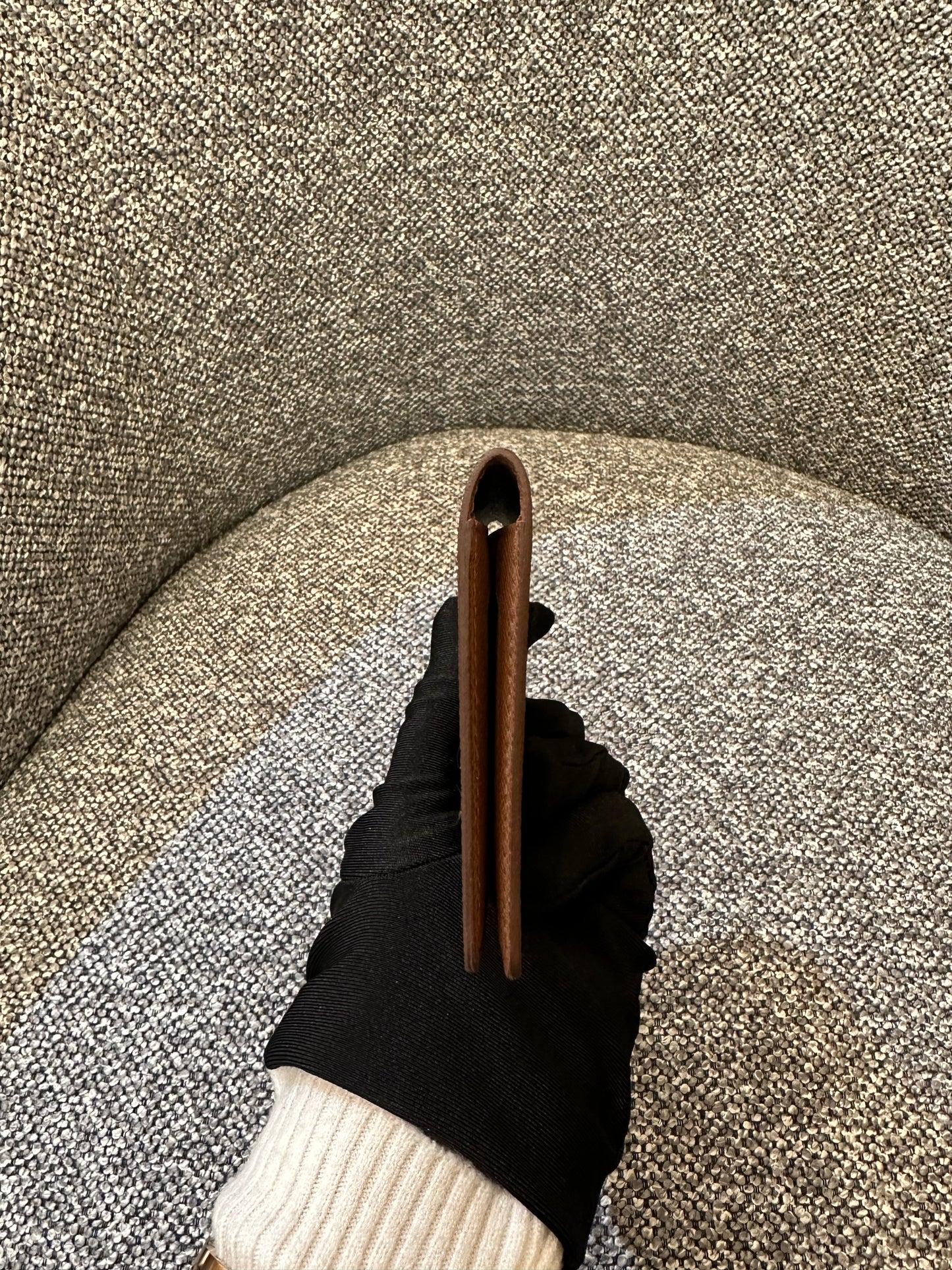 Louis Vuitton Enveloppe Carte De Viste Card Halder in Classic Monogram Canvas