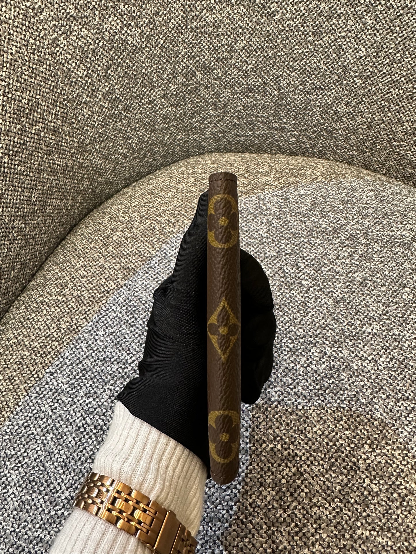 Louis Vuitton Enveloppe Carte De Viste Card Halder in Classic Monogram Canvas