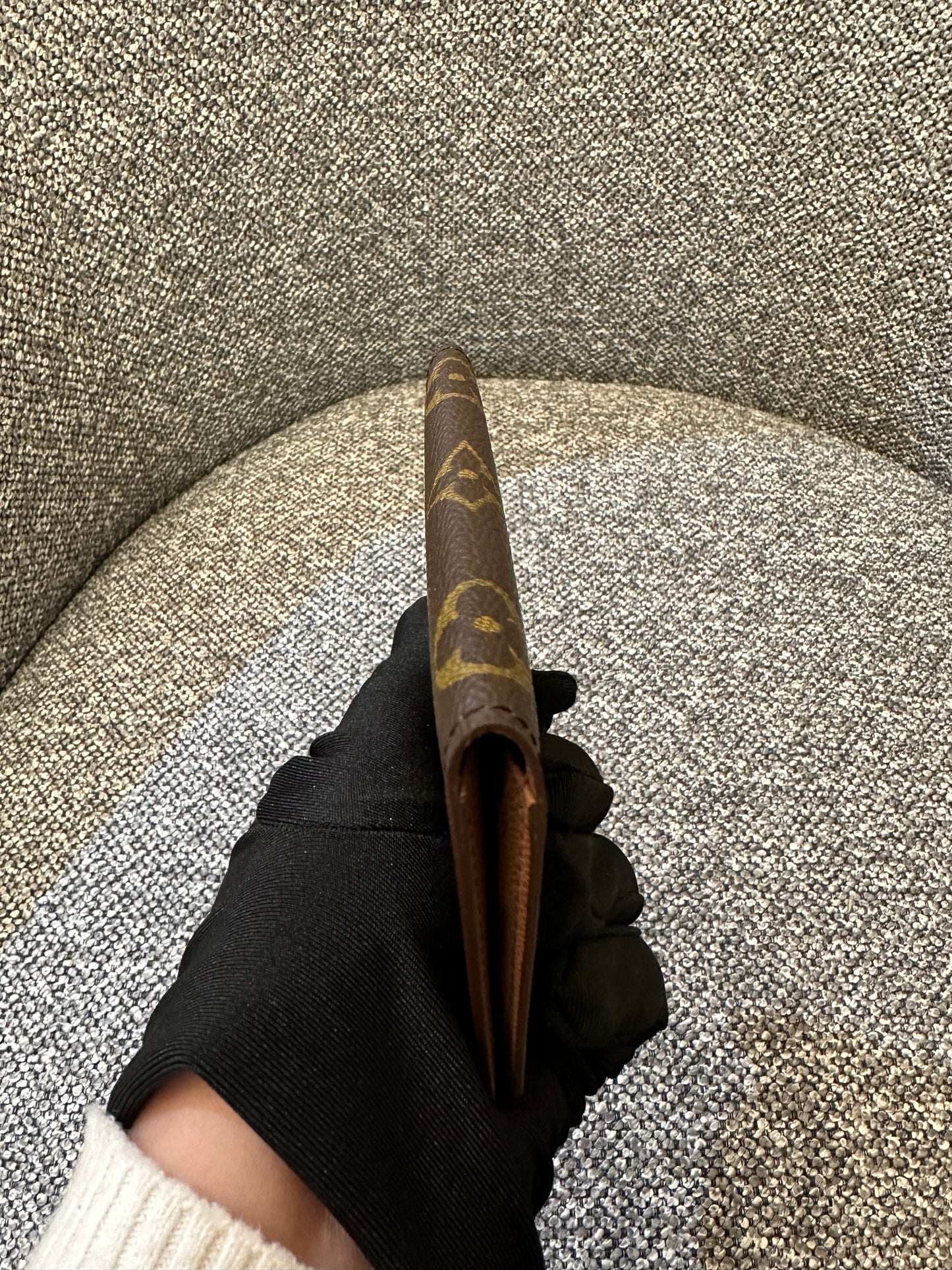 Louis Vuitton Enveloppe Carte De Viste Card Halder in Classic Monogram Canvas