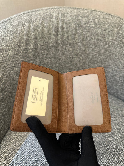 Louis Vuitton Enveloppe Carte De Viste Card Halder in Classic Monogram Canvas