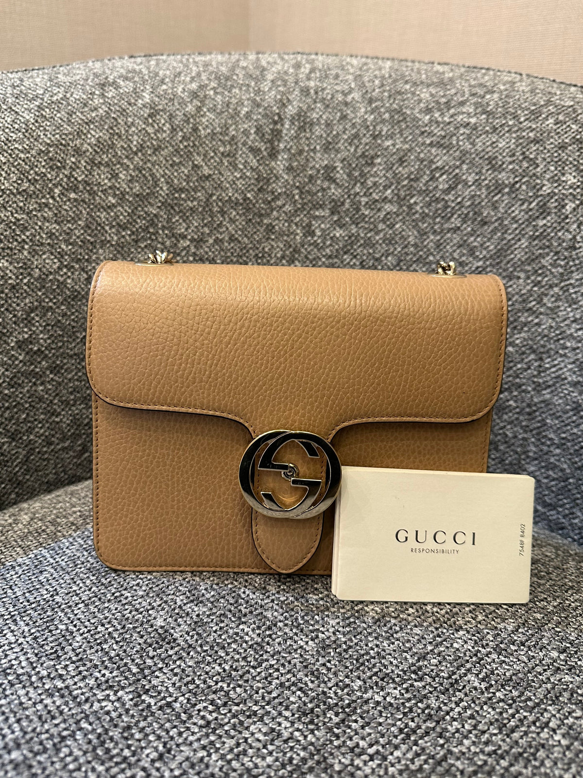 Gucci Interlocking G Chain Strap Shoulder Bag In Beige Leather