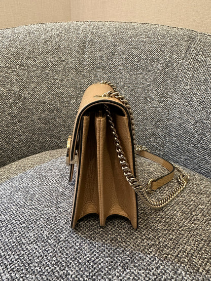 Gucci Interlocking G Chain Strap Shoulder Bag In Beige Leather