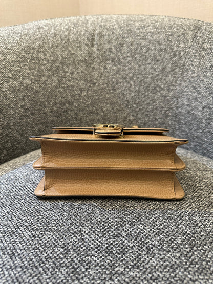 Gucci Interlocking G Chain Strap Shoulder Bag In Beige Leather