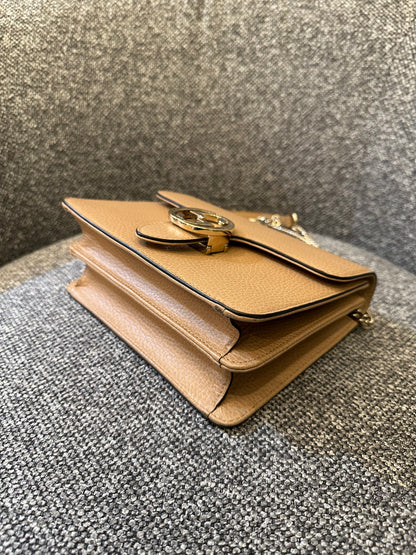 Gucci Interlocking G Chain Strap Shoulder Bag In Beige Leather