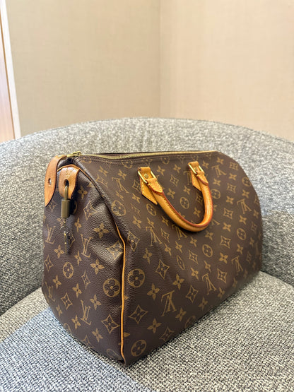 Louis Vuitton Speedy 35 in Monogram Canvas