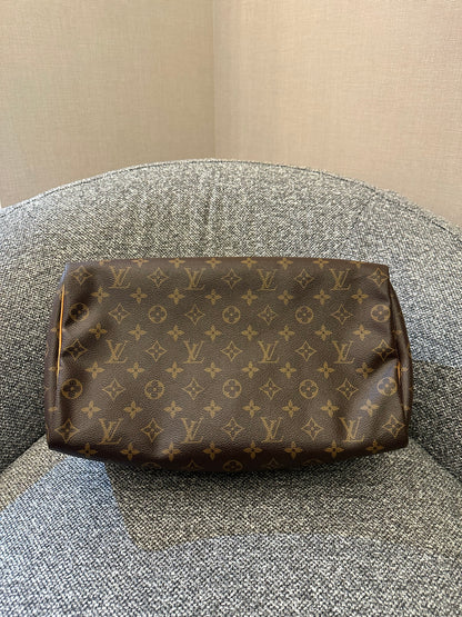 Louis Vuitton Speedy 35 in Monogram Canvas