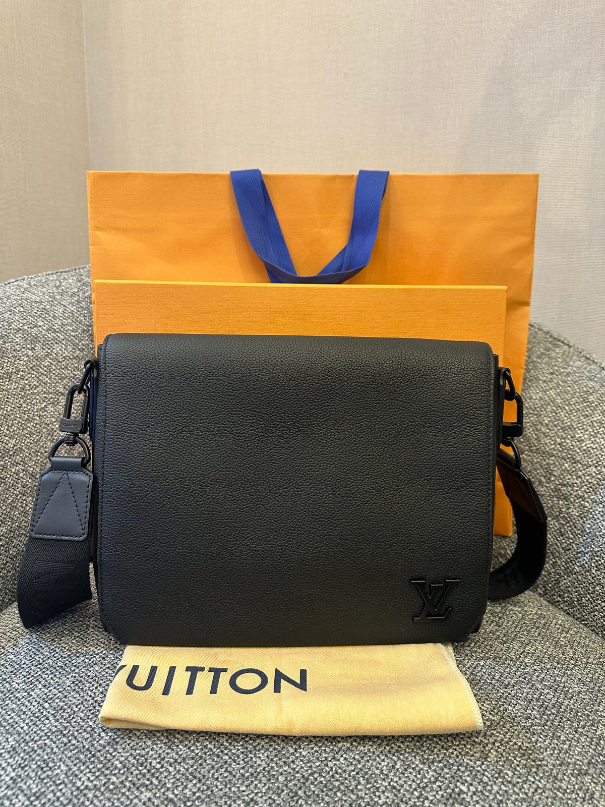 Louis Vuitton Takeoff Messenger Bag