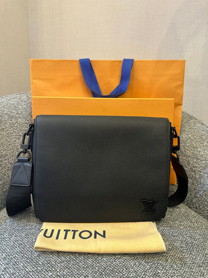 Louis Vuitton Takeoff Messenger Bag