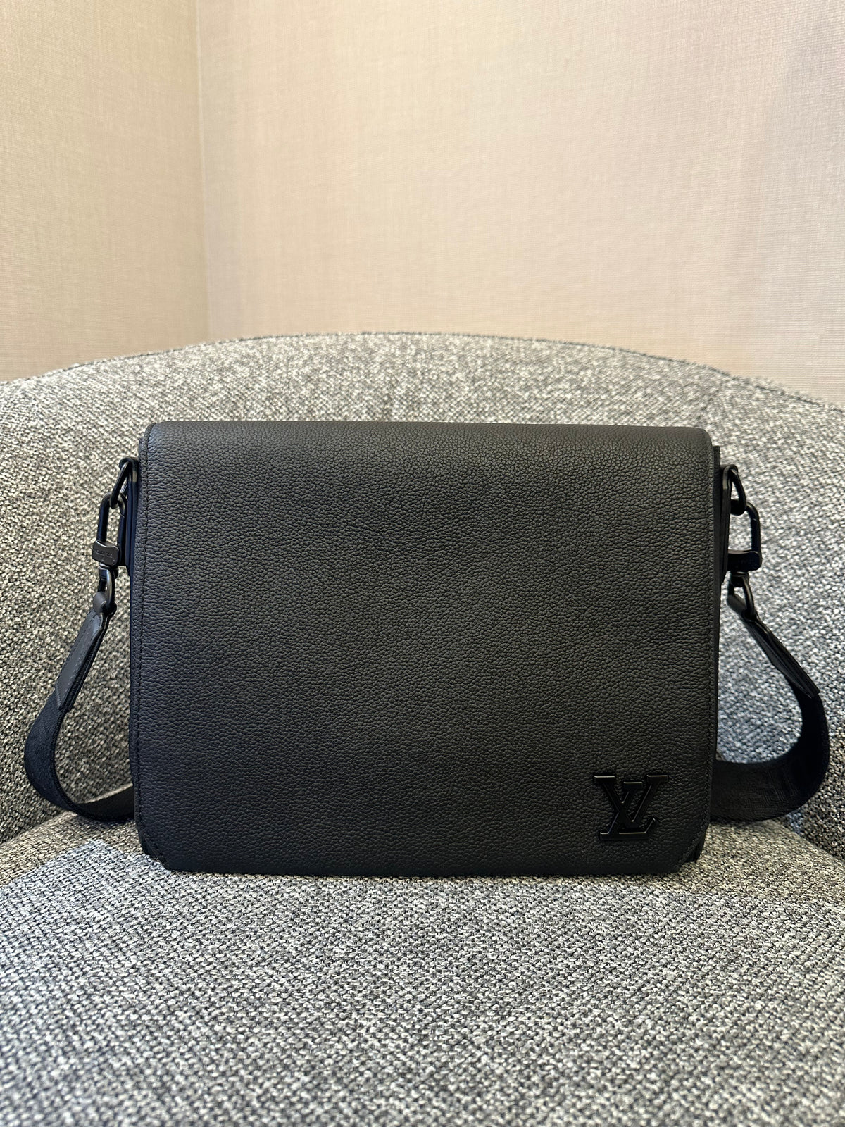 Louis Vuitton Takeoff Messenger Bag