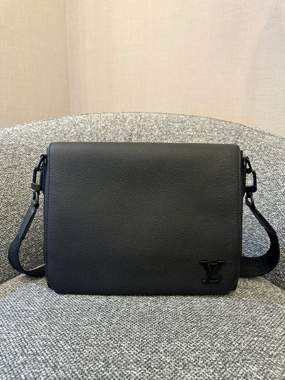 Louis Vuitton Takeoff Messenger Bag