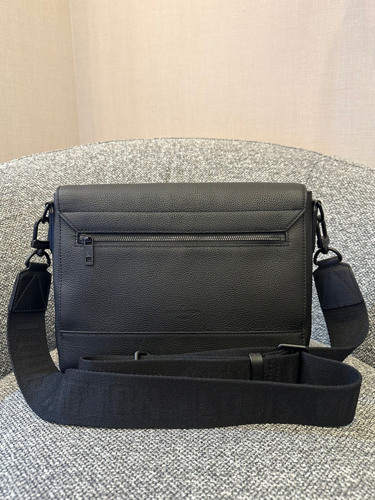 Louis Vuitton Takeoff Messenger Bag